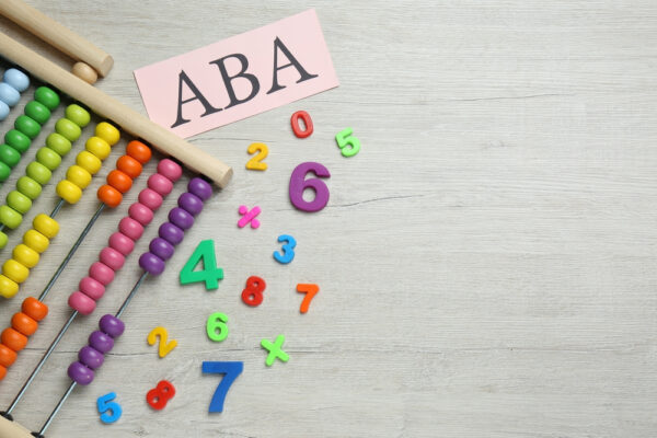 ABA Terapisi Çocuğunuzun Beynini Nasıl Yeniden Örgülendirir?