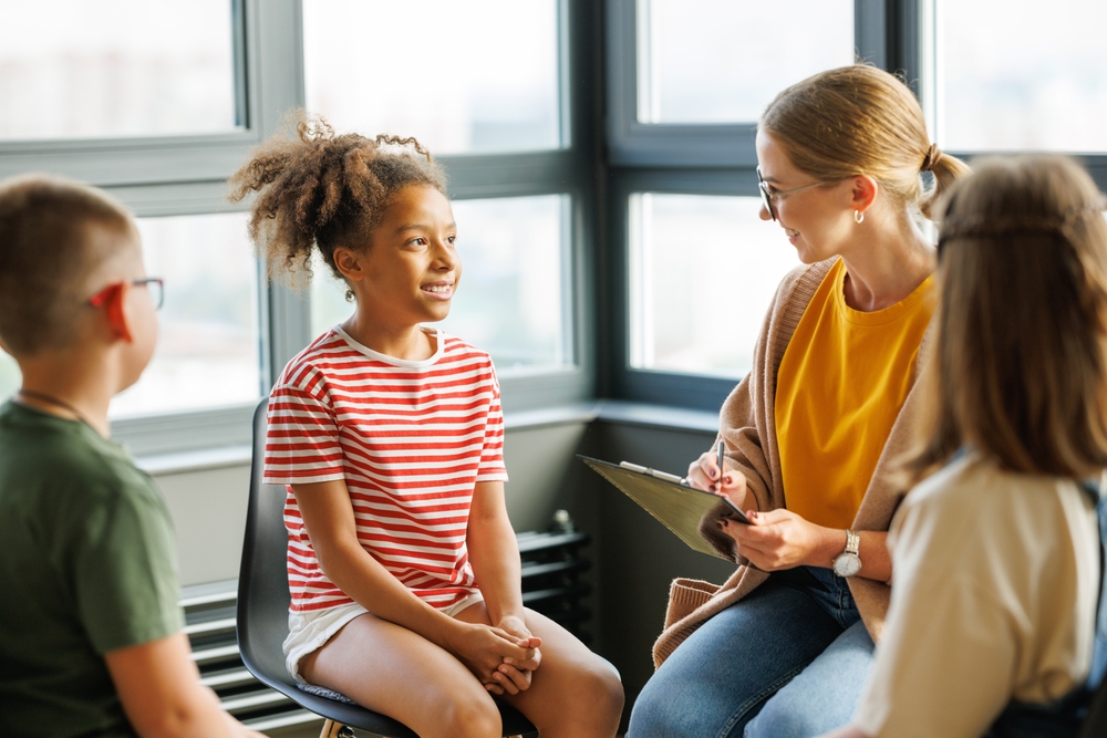 School,Psychologist,With,A,Group,Of,School,Children,Conducts,A